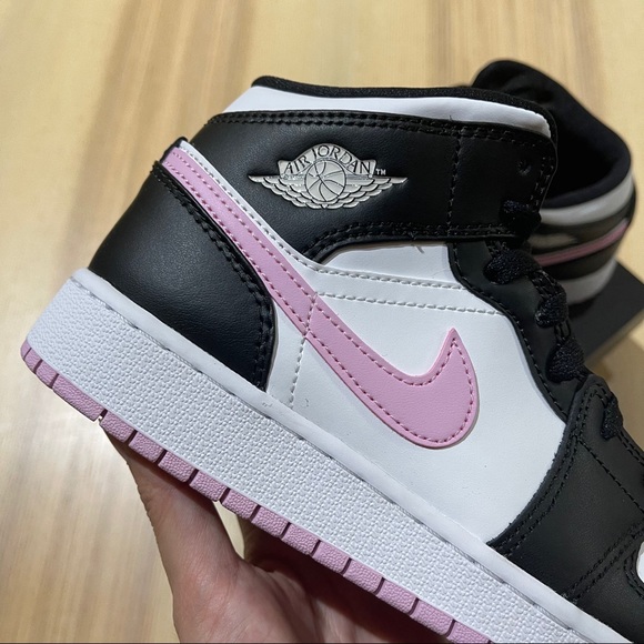 Air Jordan 1 Mid Pink - Picture 2 of 7
